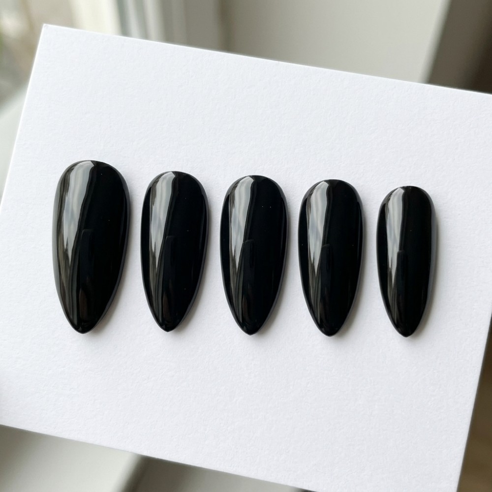 Średnie, błyszczące, czarne pa – Nail Art Gothic recenzja i cena